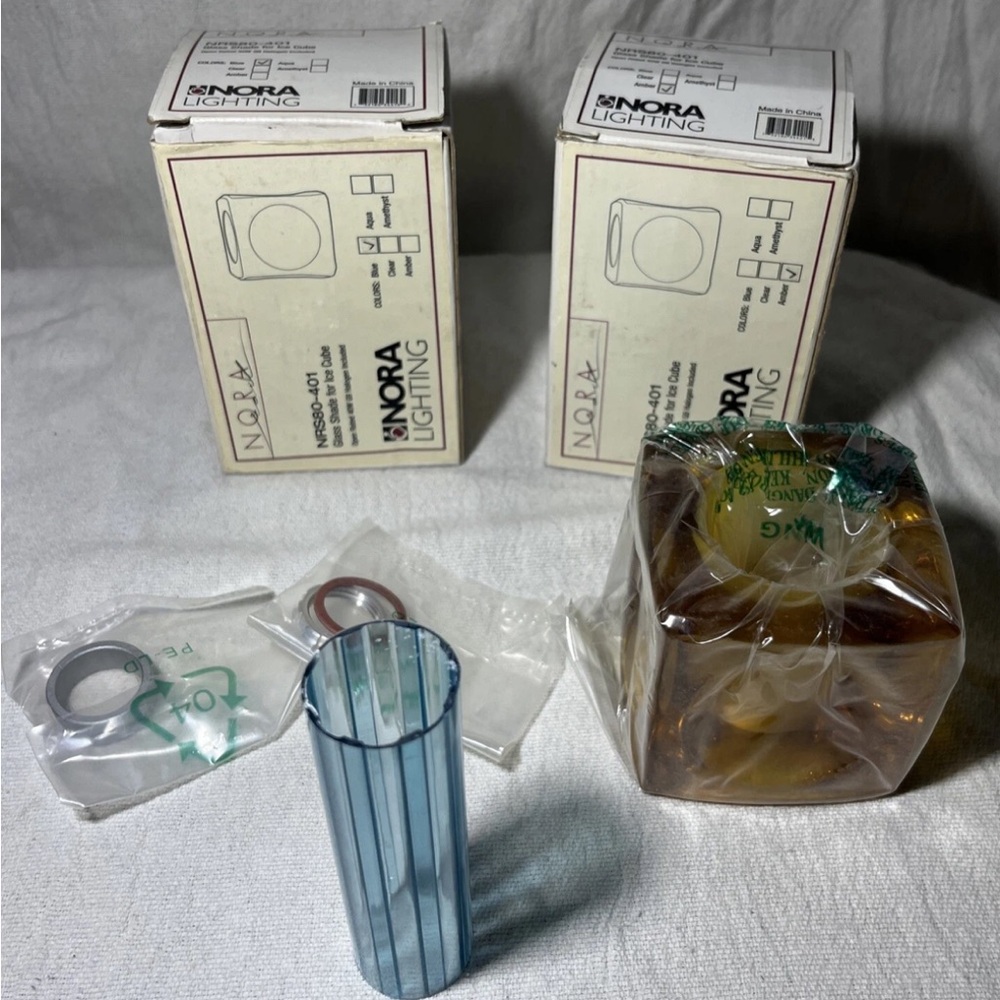 2Nora Lighting NRS80-401 (Amber) Ice Cube Glass Shade For Dual Effect New In Box